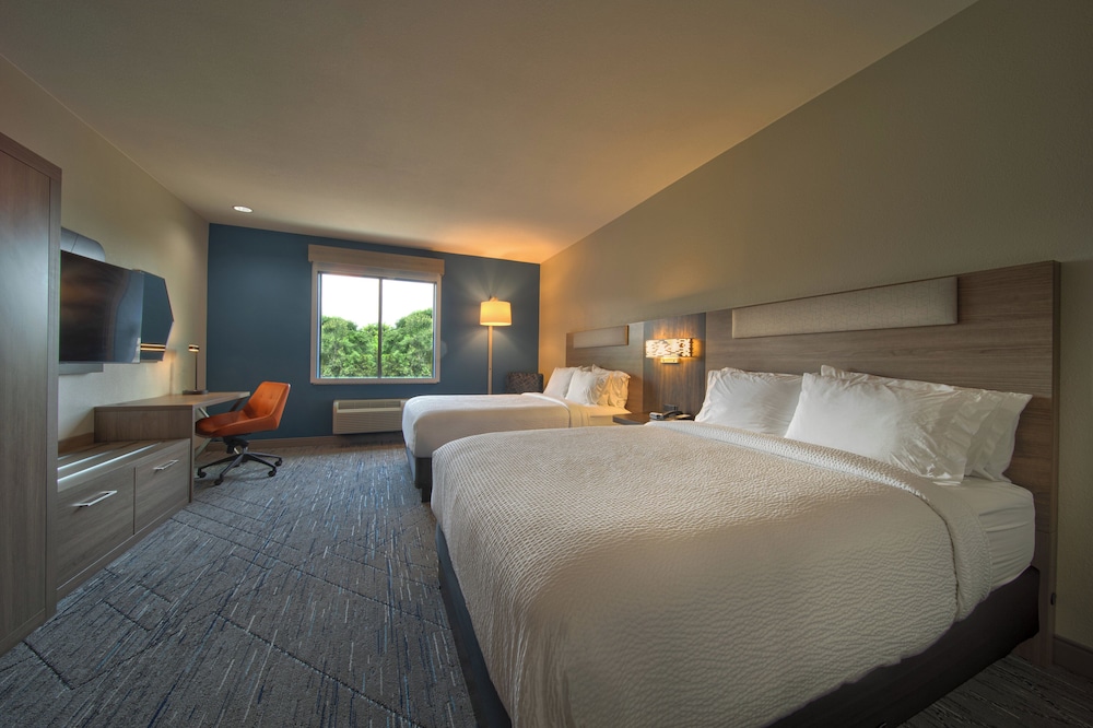 Holiday Inn Express Hotel And Suites Cleveland 15/55