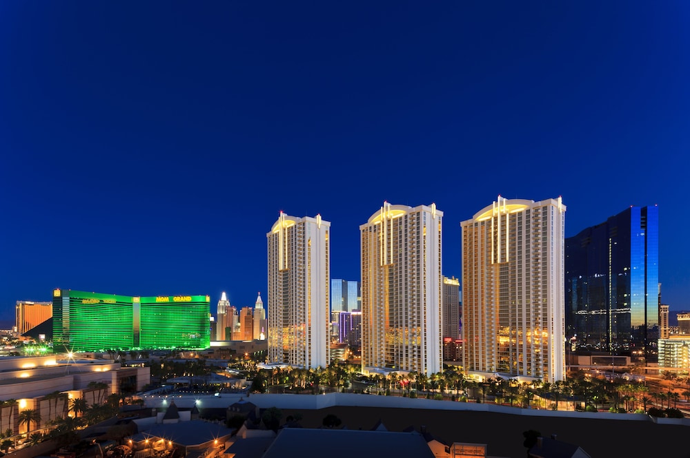The Signature at MGM Grand - All Suites 54/60