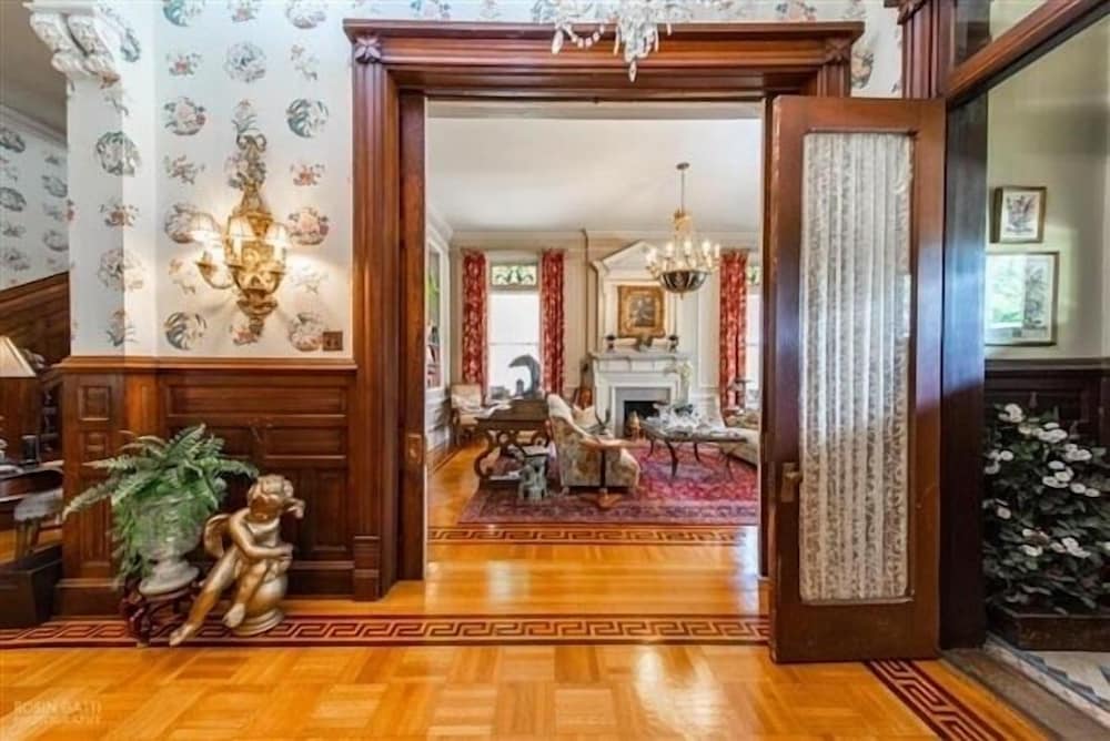 Burke Mansion 2/43