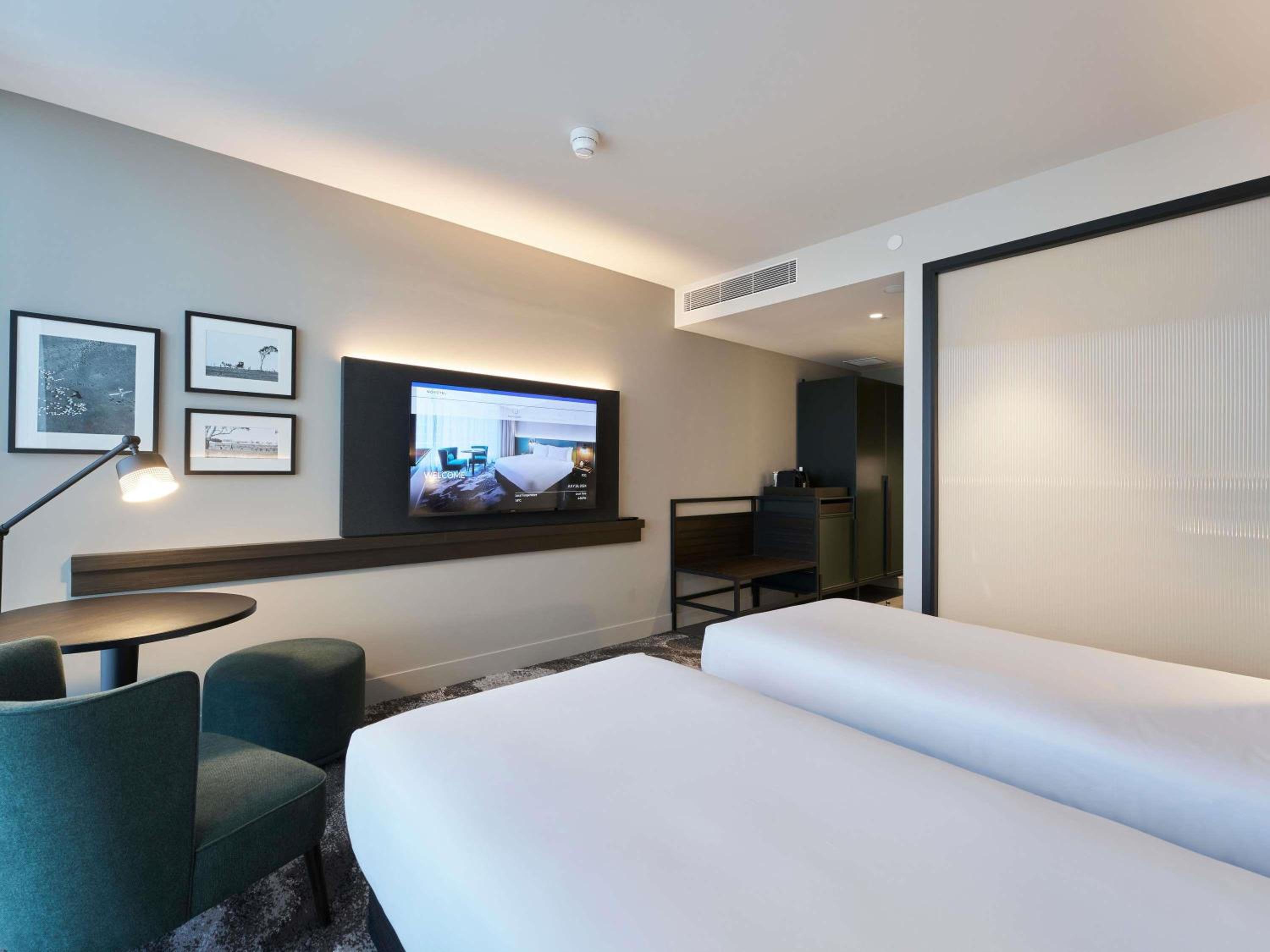 DELUXE, CONVERTIBLE DOUBLE BED