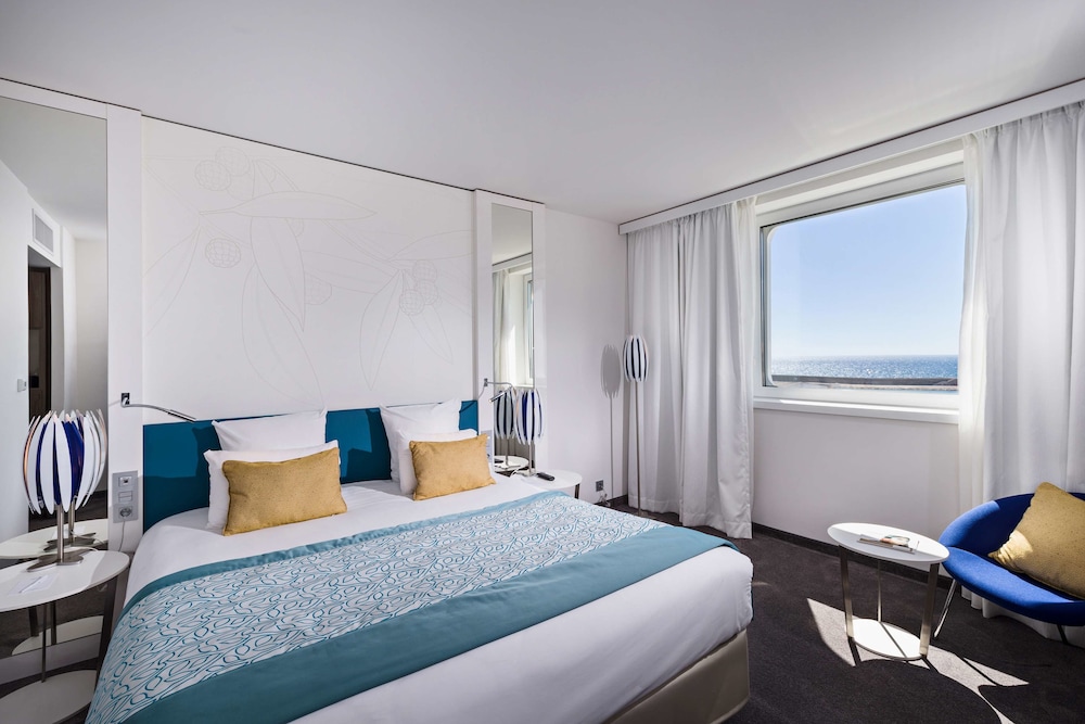 Golden Tulip Marseille Euromed 17/63