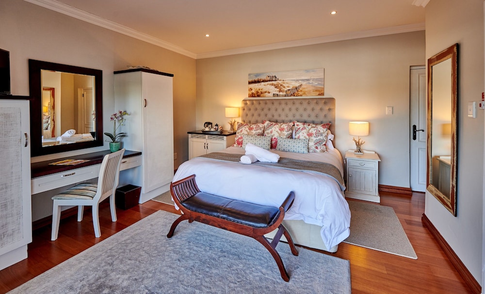 The Hamptons Guest House 10/50