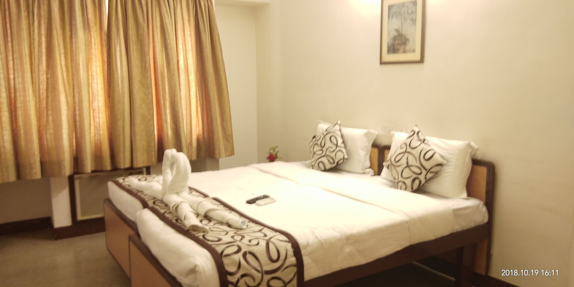 DELUXE, DOUBLE BED, GARDEN VIEW