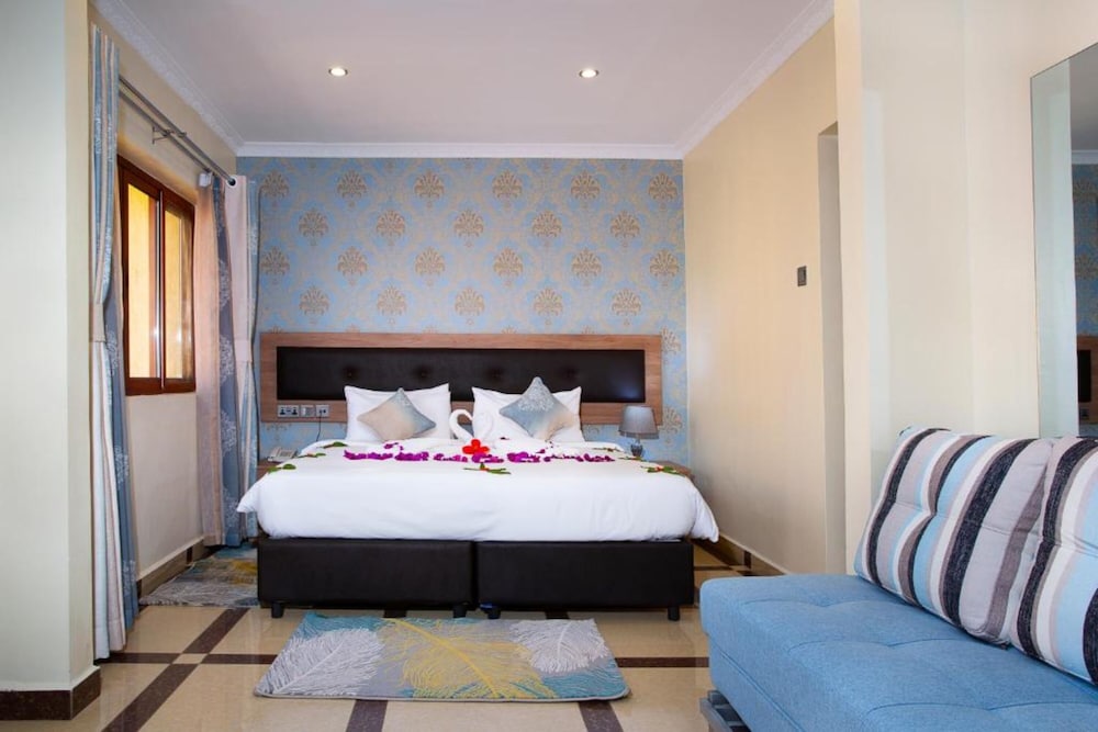 West Lerruat Hotel 12/47