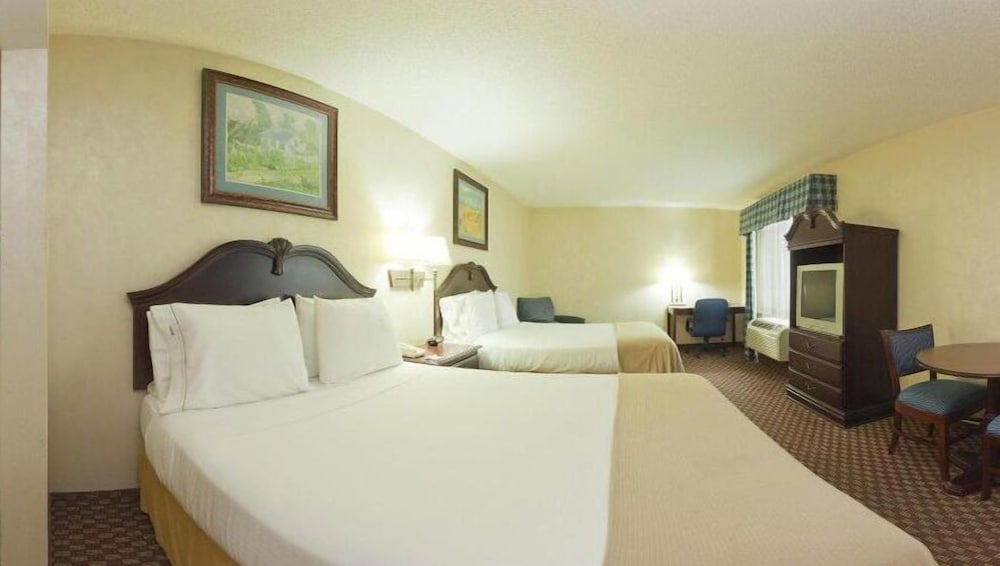 Holiday Inn Express Hotel Suites Frankfort 33/74