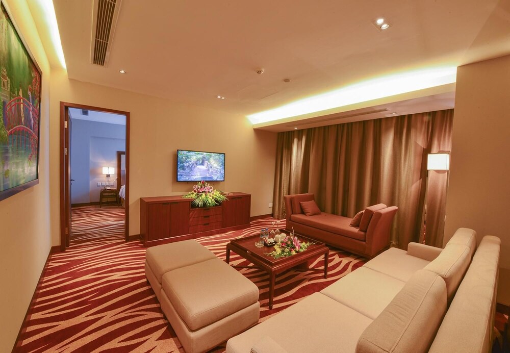 Aristo International Hotel 33/53