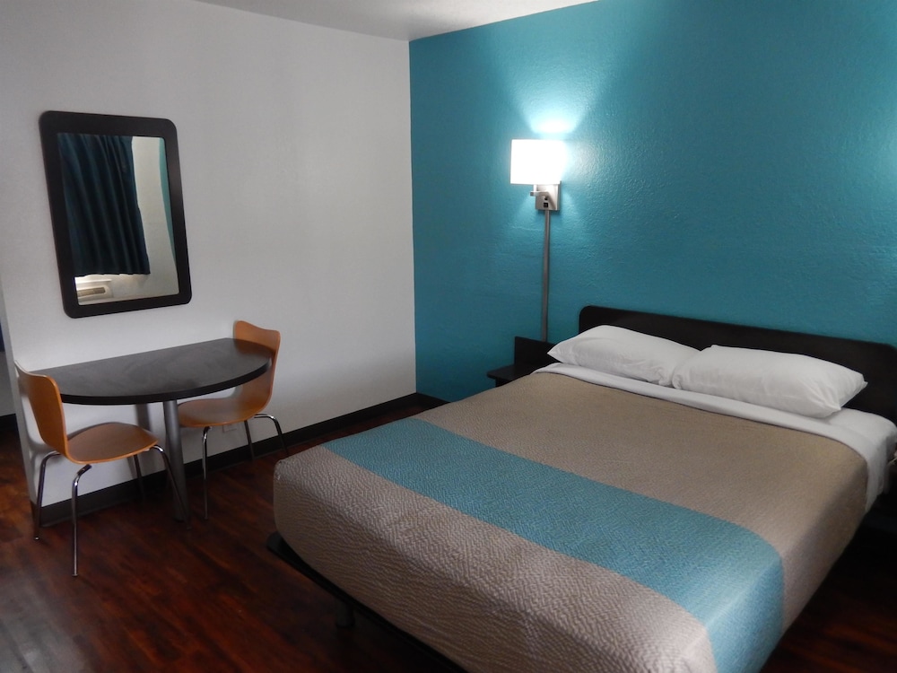 Motel6 Portland, TX 9/29