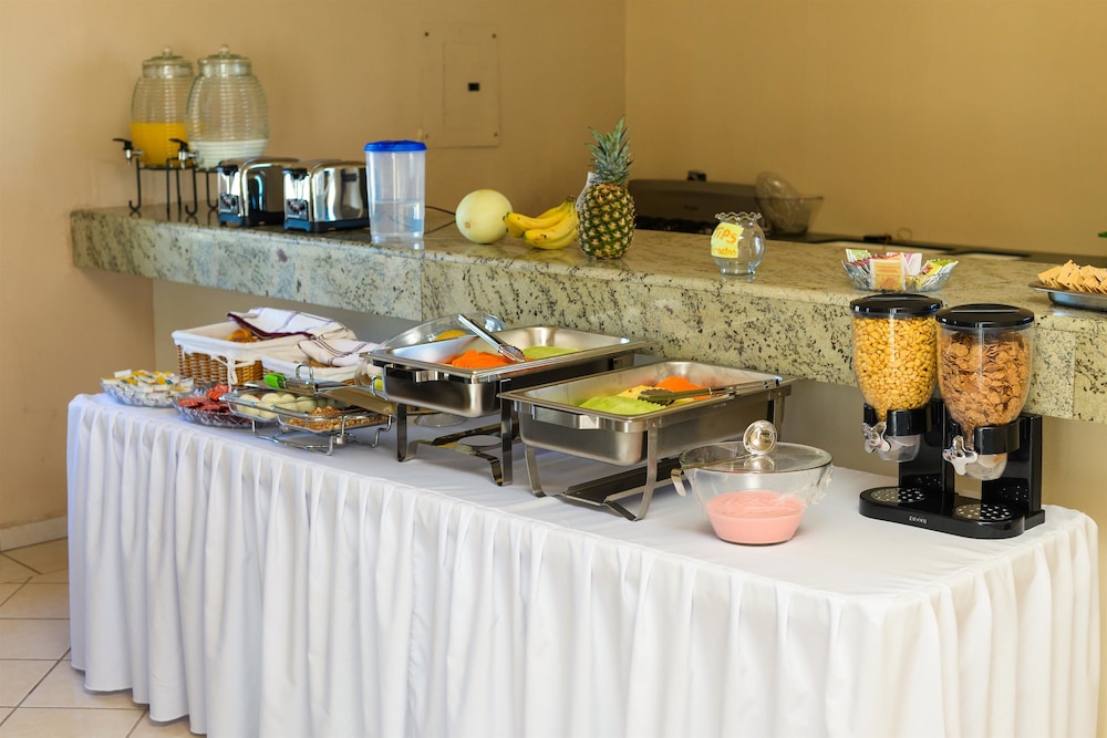 Laos Mar Hotel and Suites 8/41
