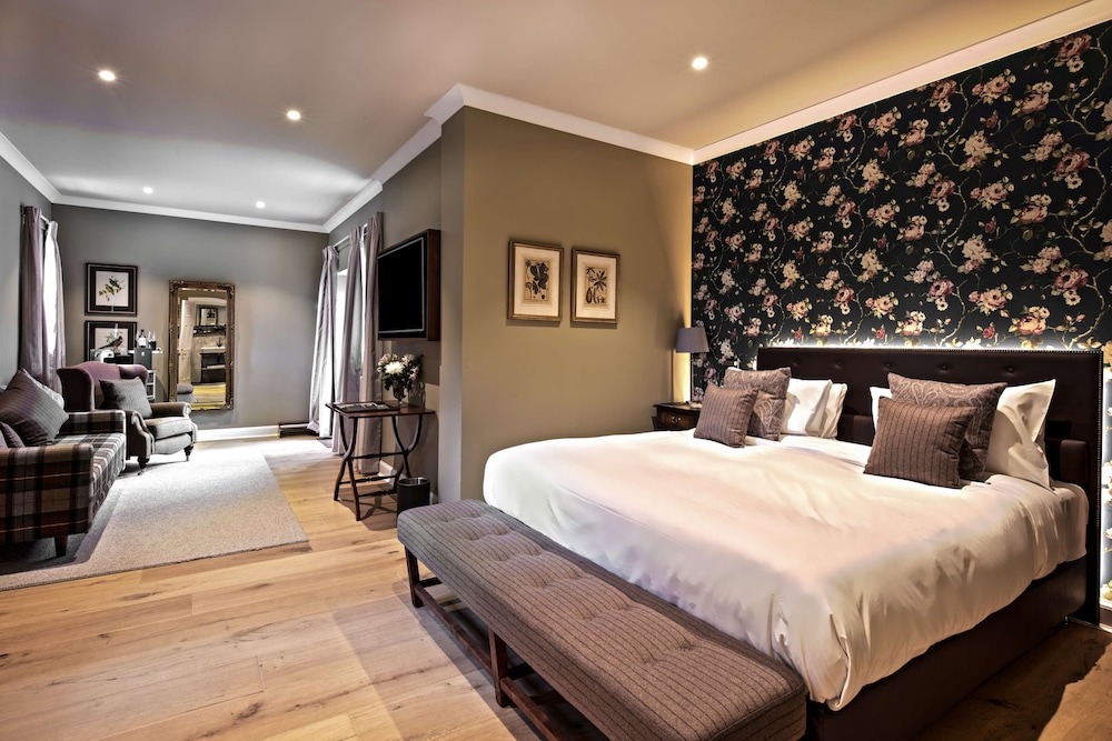 Courtyard, Deluxe, King Bed