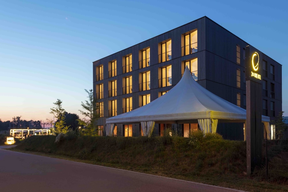 2ND Home Hotel 7/43