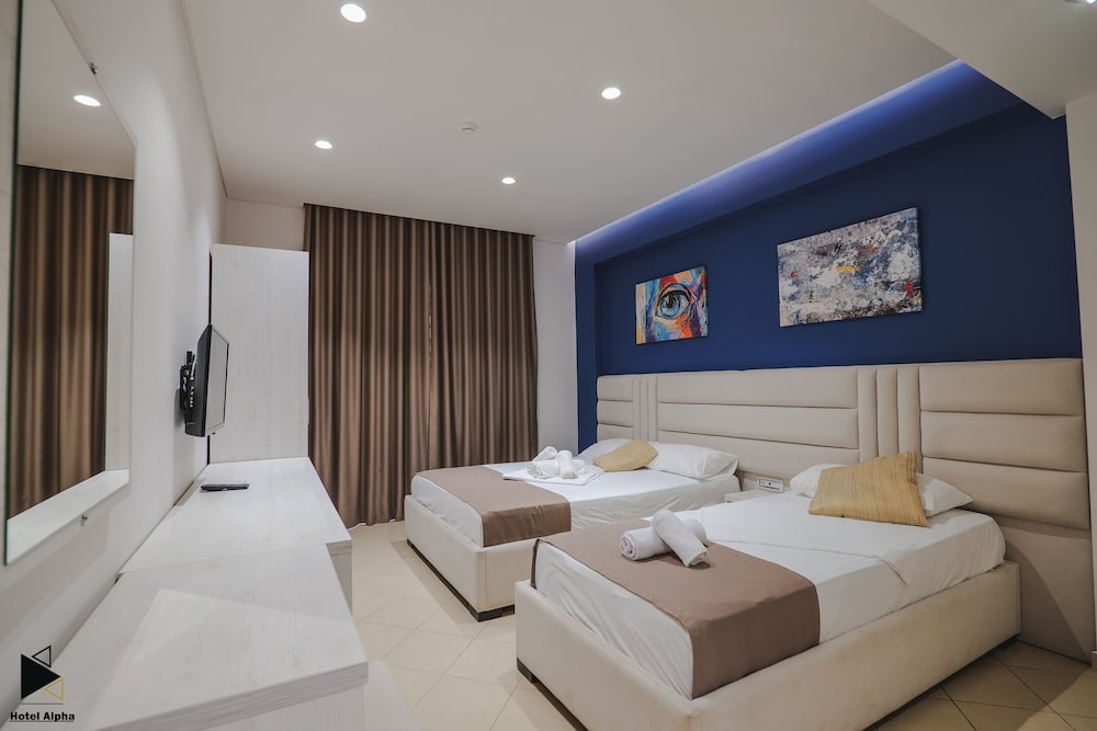 Hotel Alpha 16/50