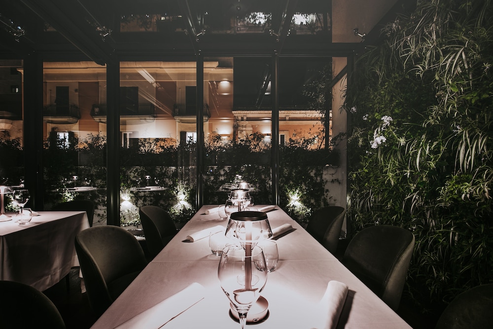 Baca Suites Restaurant & Bar 44/56