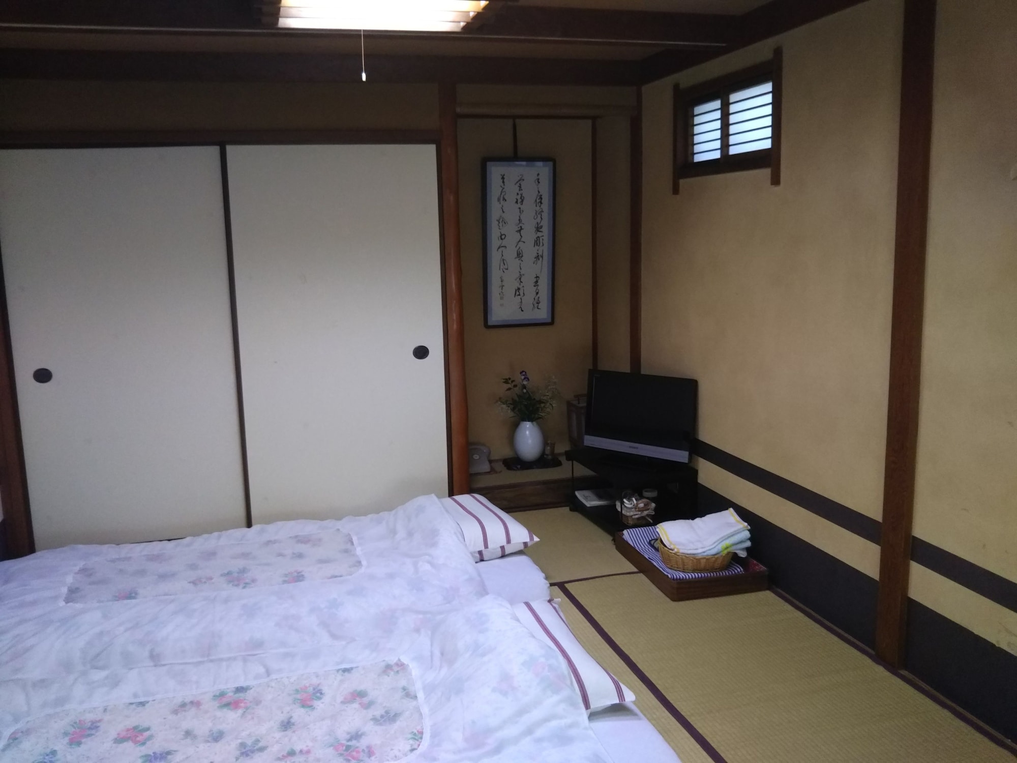 JAPANESE, TWIN BEDS