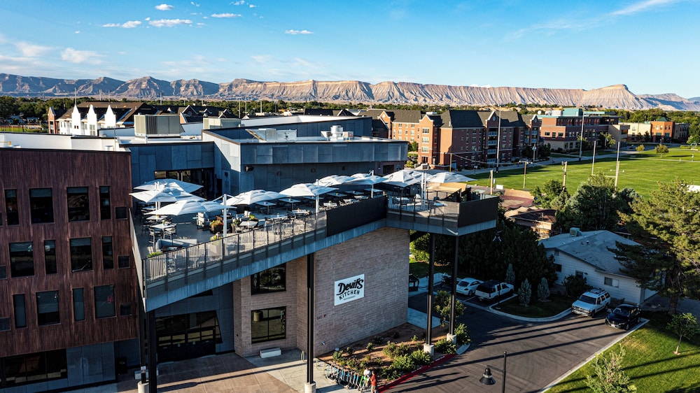 Hotel Maverick 3/50