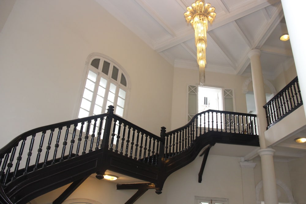 Hoa Binh Hotel 4/69