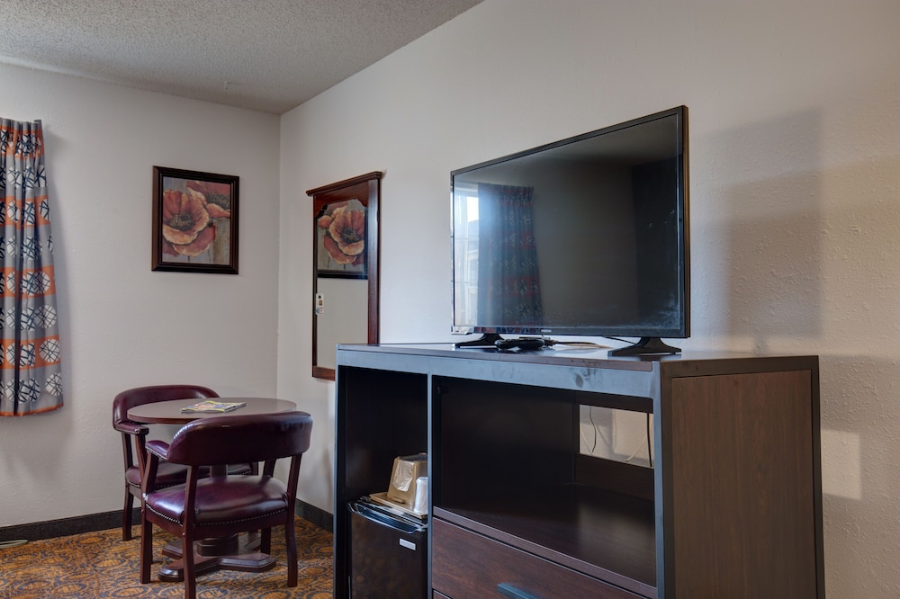 Howard Johnson by Wyndham Branson Theatre District 50/59