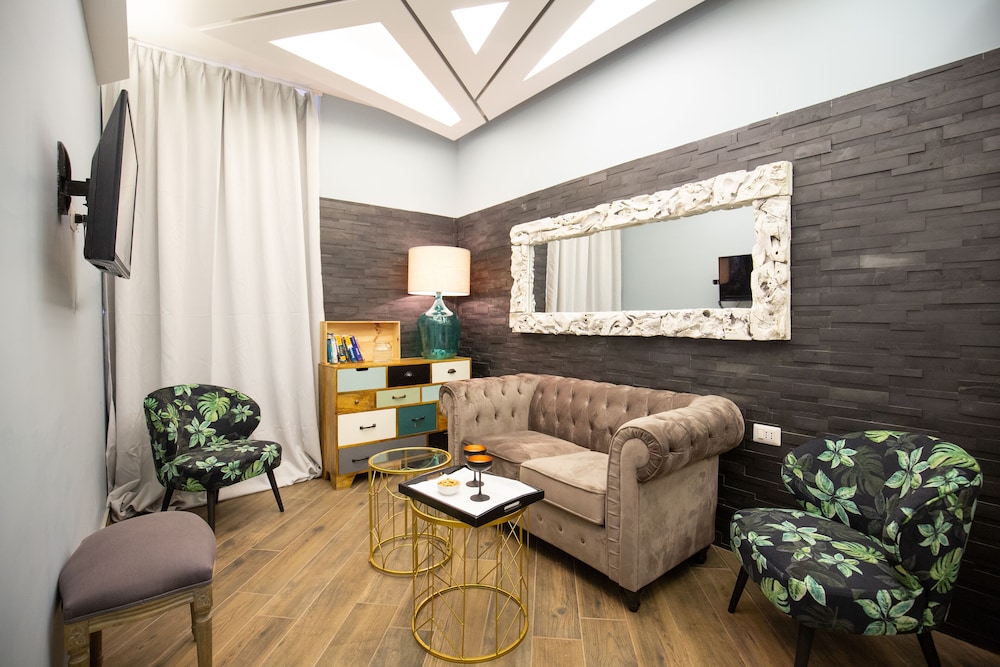 Spagna Boutique Luxury Suites 48/68