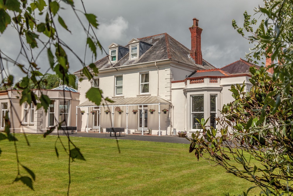 Mansion House Llansteffan 26/32