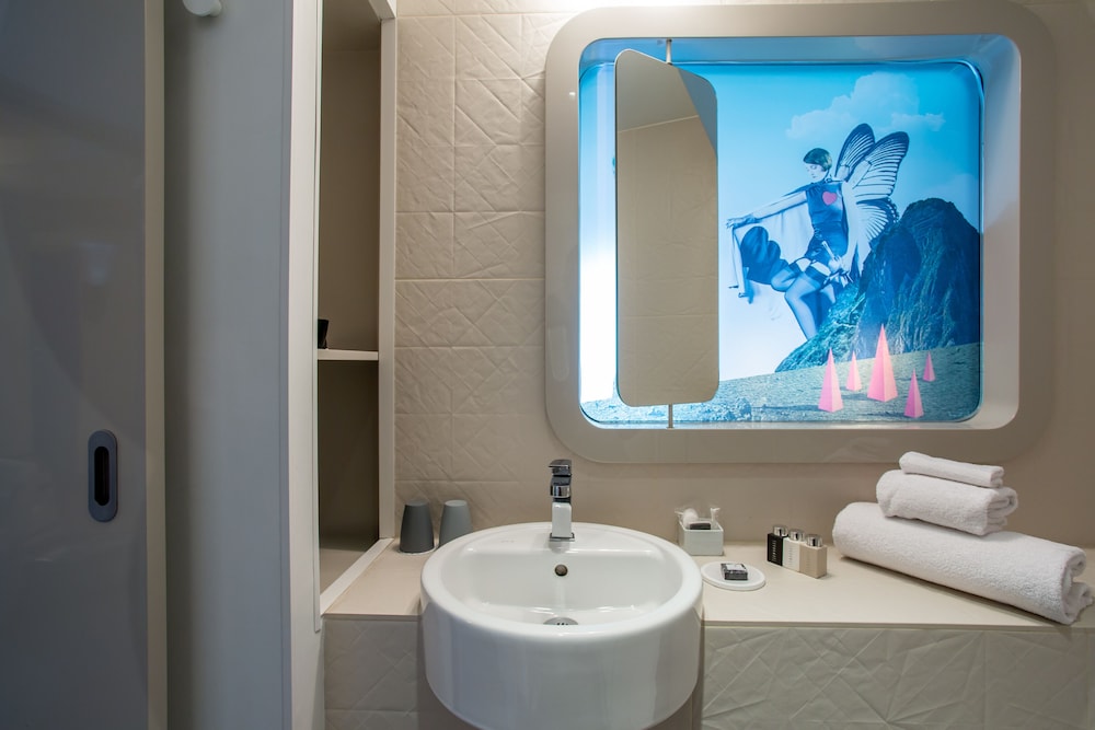 Maison Bram Paris Gare de l'Est, Tapestry Collection Hilton 44/46