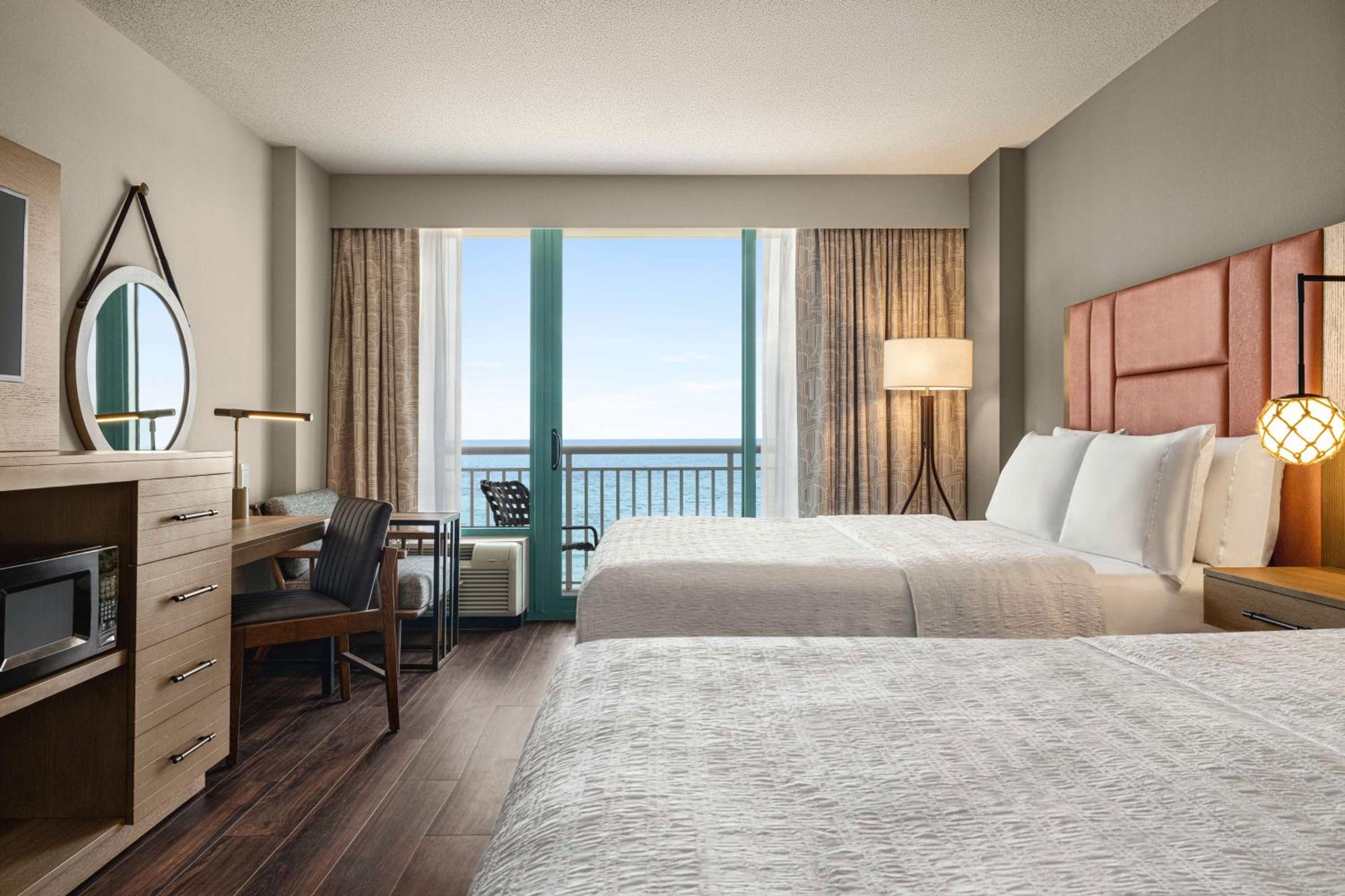 ROOM, 2 QUEEN BEDS, PARTIAL OCEAN VIEW, BATHTUB