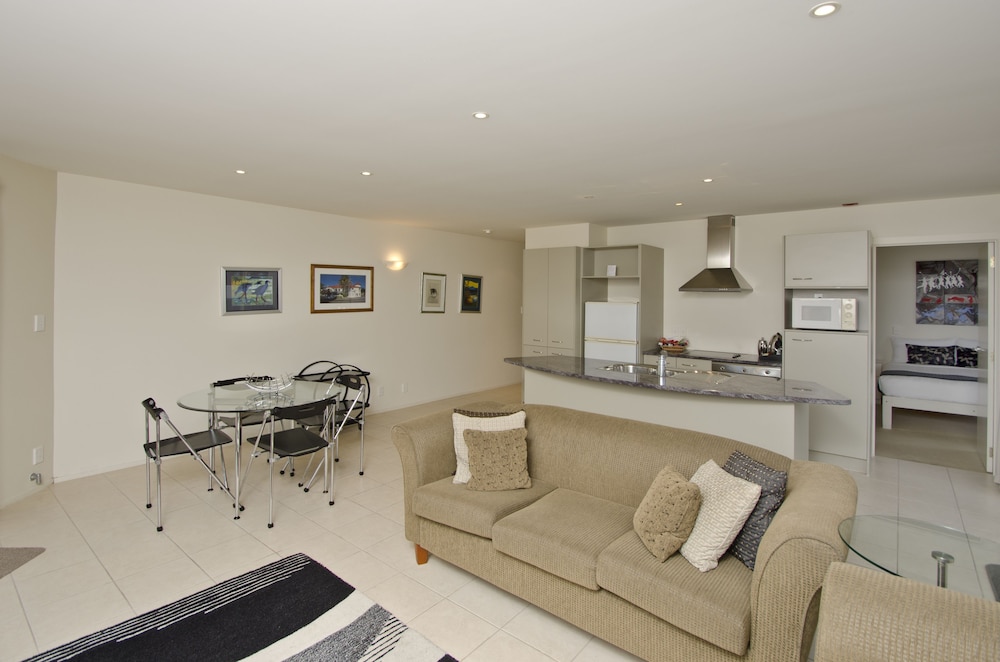 The Pavilions Beachfront Apartments 60/76
