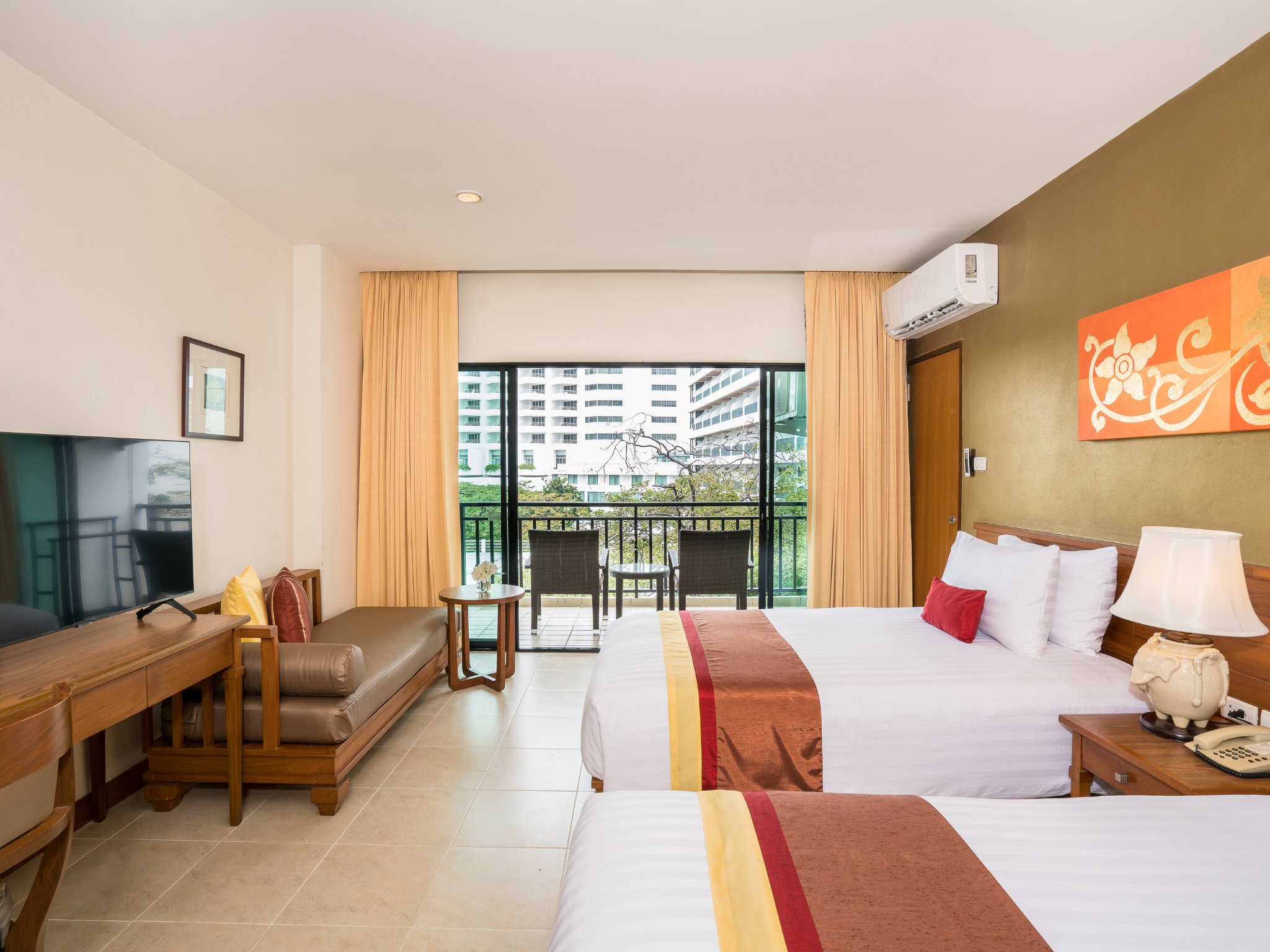 Deluxe, Twin Beds, Lateral Side Sea View