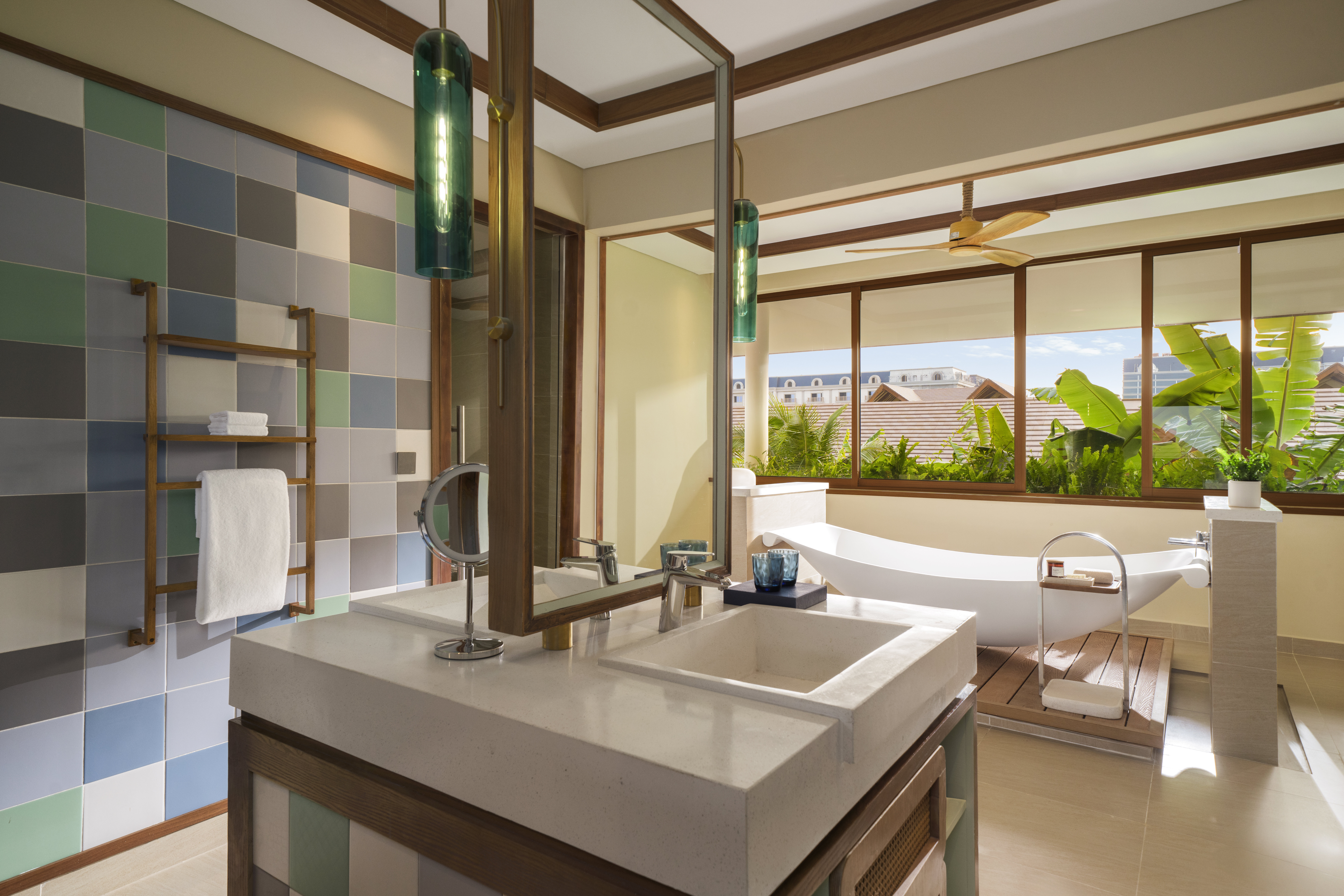Bao Ninh Beach Resort 84/85