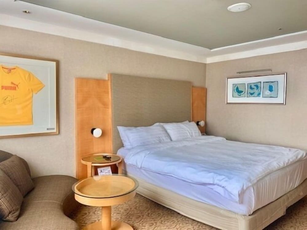DELUXE, DOUBLE BED