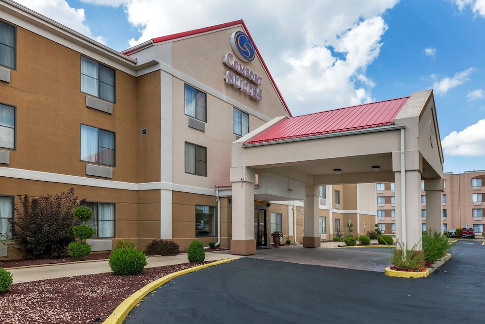 Comfort Suites Near I-80 And I-94 2/39