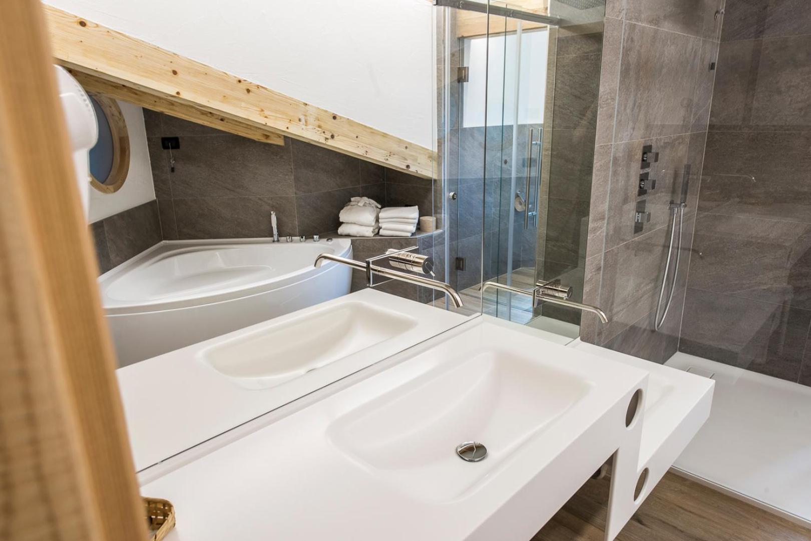 جناح بجاكوزي، HOTEL CHALET PINETA 3/5