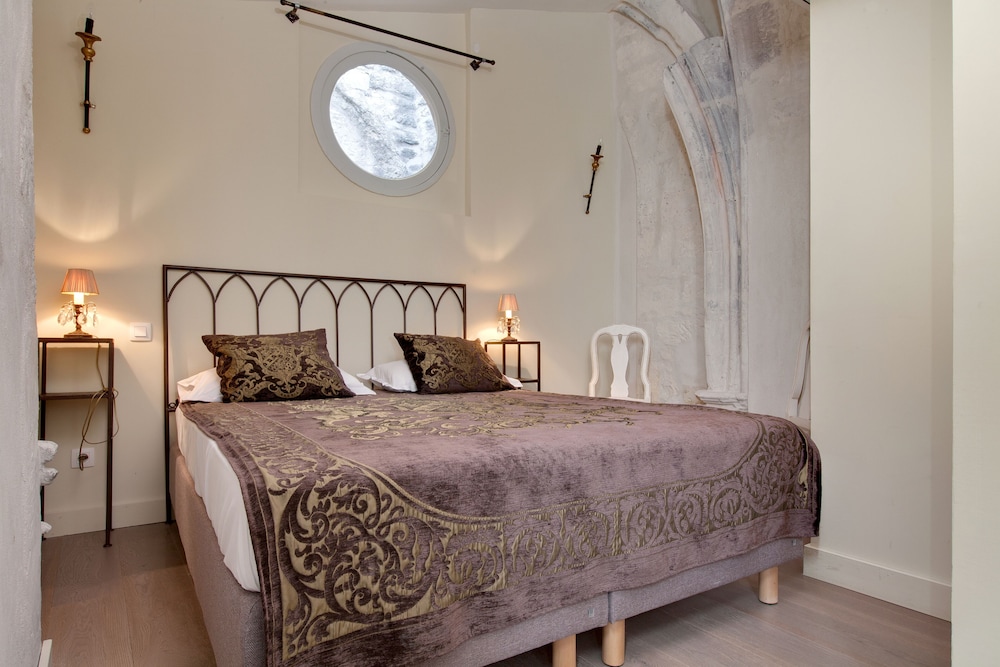 Aux Augustins 13/73