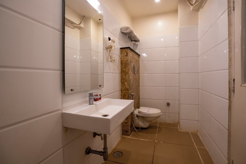 Aishwarya Suites 67/68