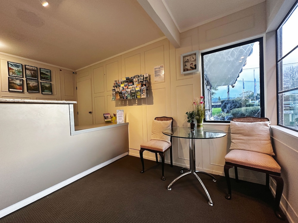 Kingswood Manor Motel 28/38