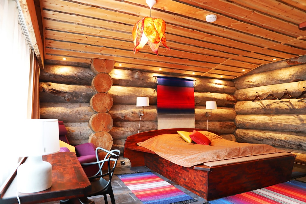 Kakslauttanen Arctic Resort 56/68