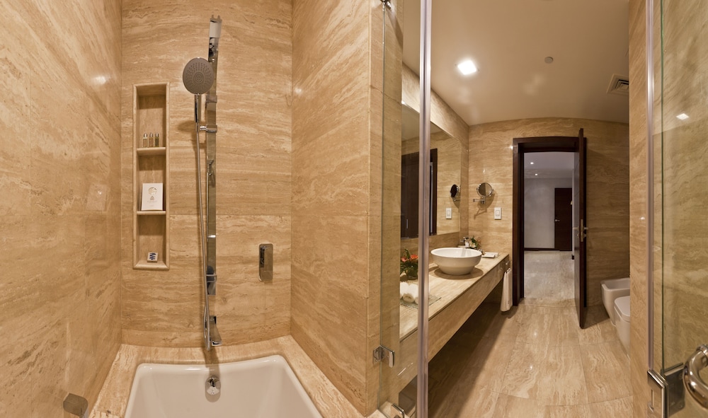 Zubarah Hotel 37/38