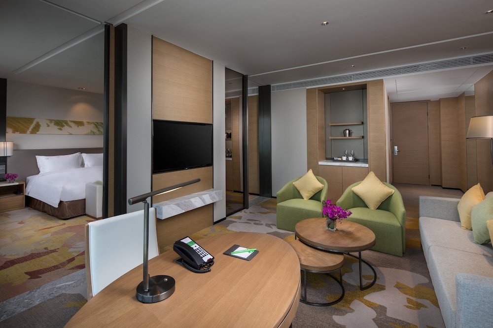 HOLIDAY INN NANJING HARBOUR 42/76
