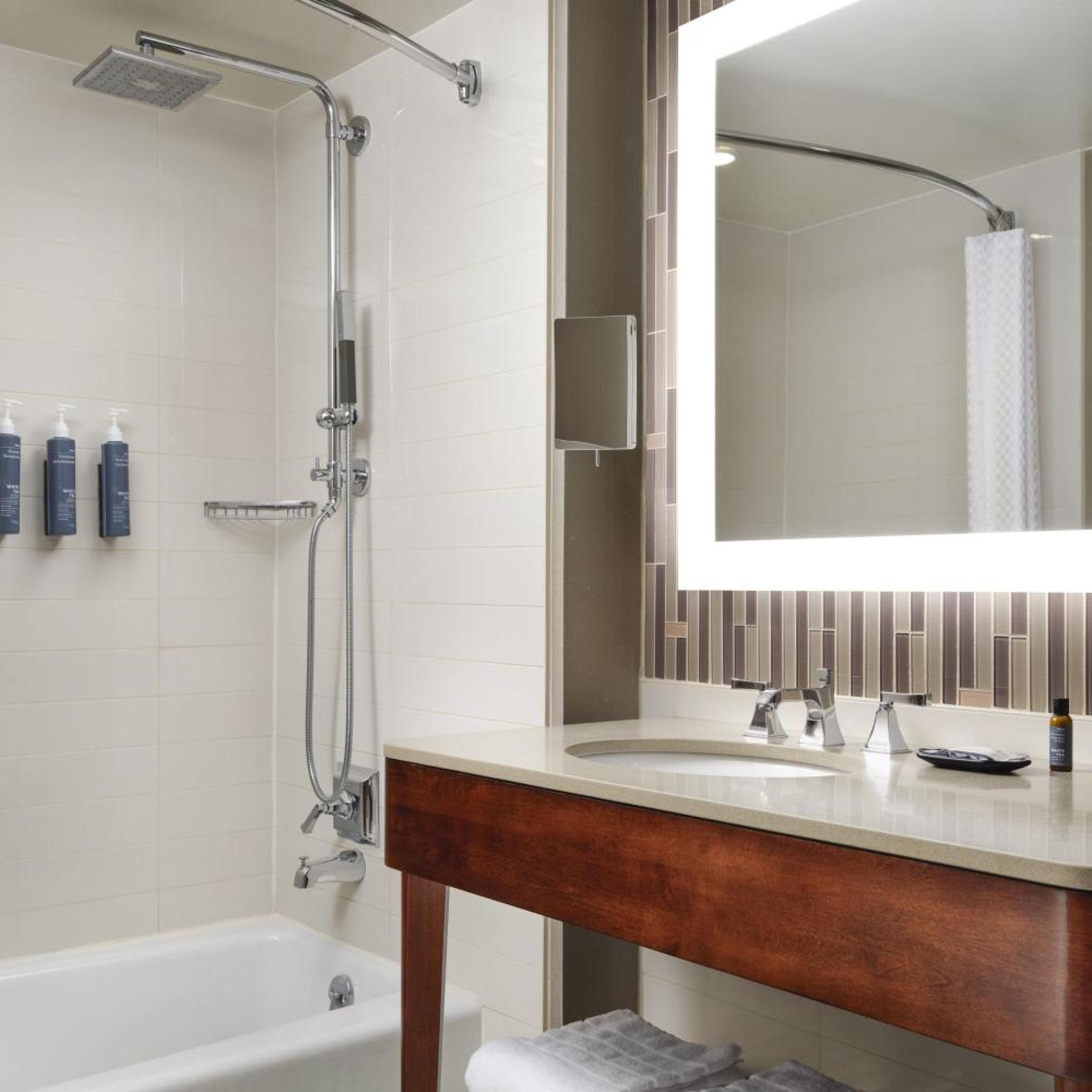 Preferred, King Bed, City View، The Westin Portland Harborview 4/7
