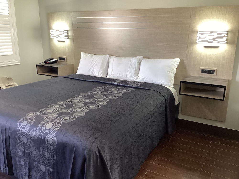 Mayfair Inn Ontario Airport 22/35