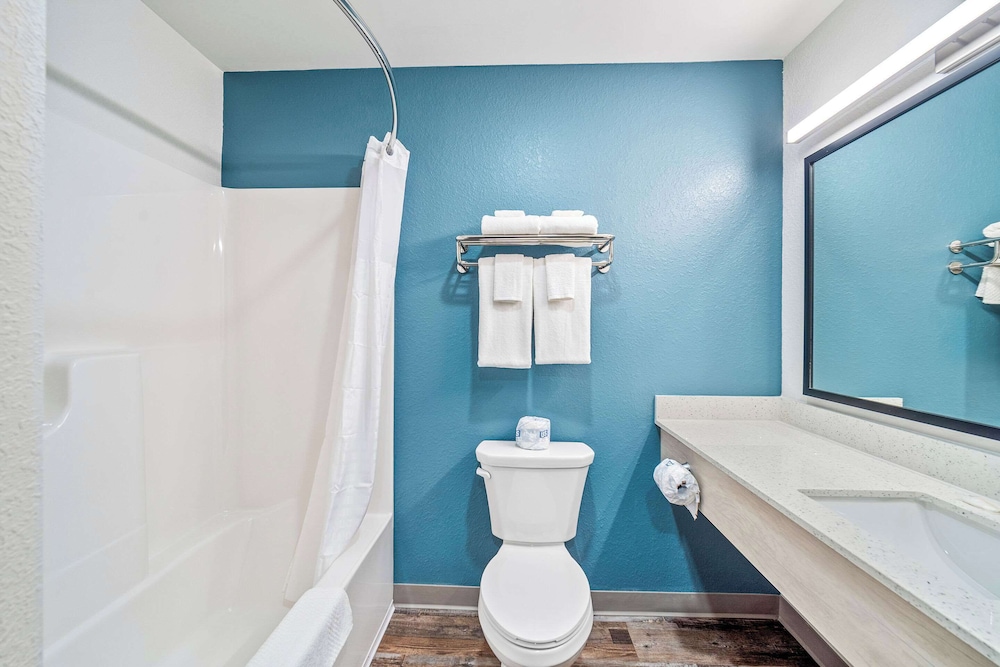WoodSpring Suites Fort Myers - Cape Coral 39/44