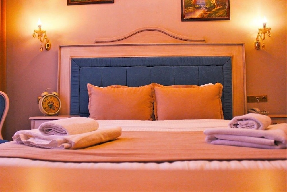 Vendome Hotel 30/46