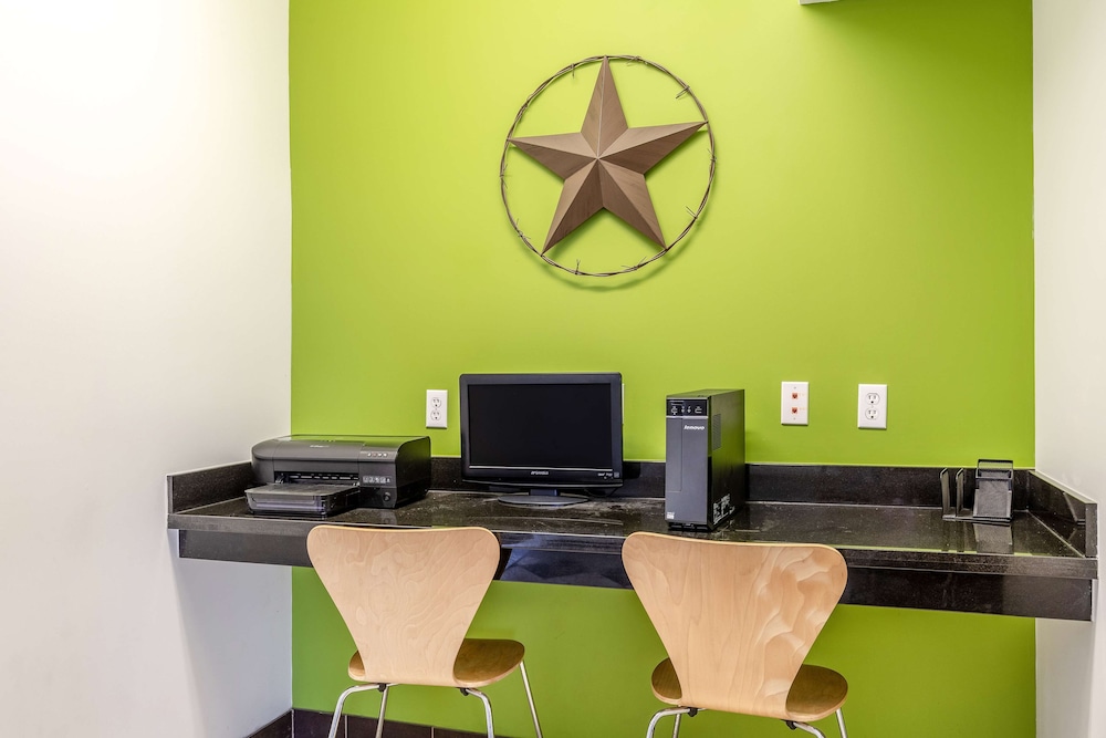 Studio6 Orange, TX 30/42