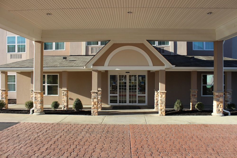 Comfort Inn & Suites Northern Kentucky 1/48