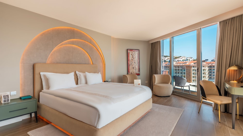 Qlusive Hotel 8/50