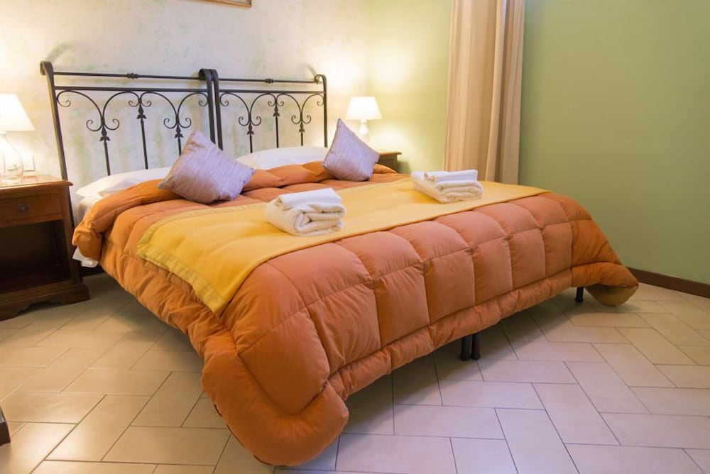 Florence Decamerone B&B 3/23