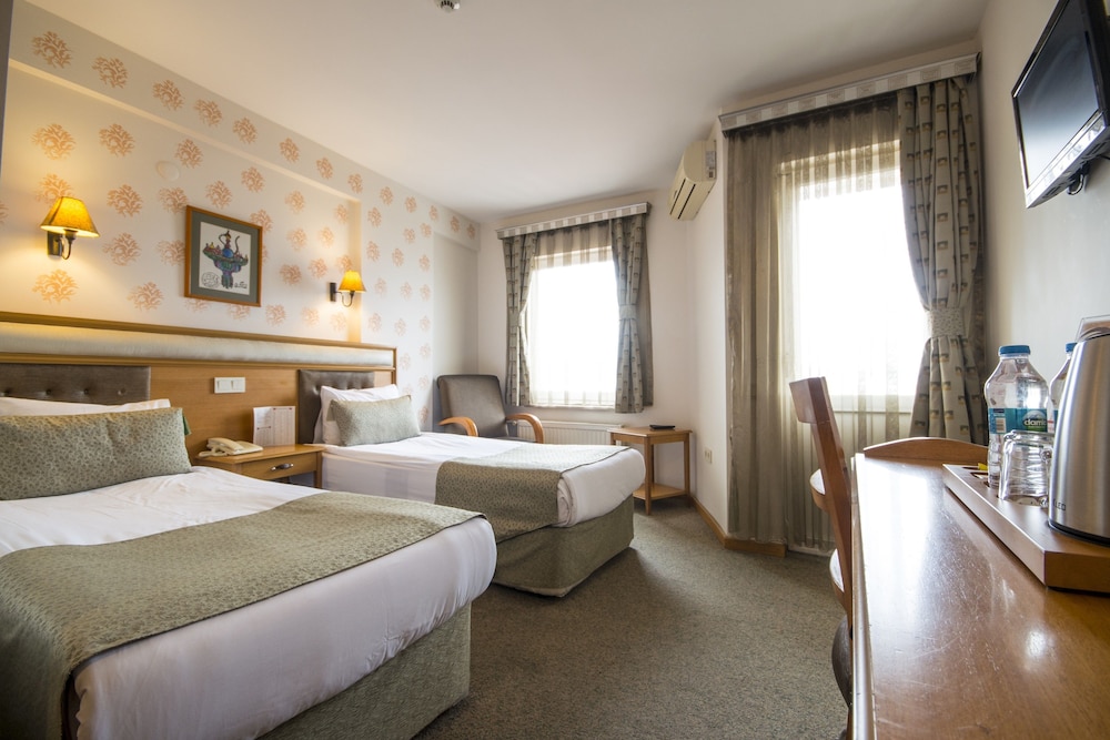 Canak Hotel 7/61