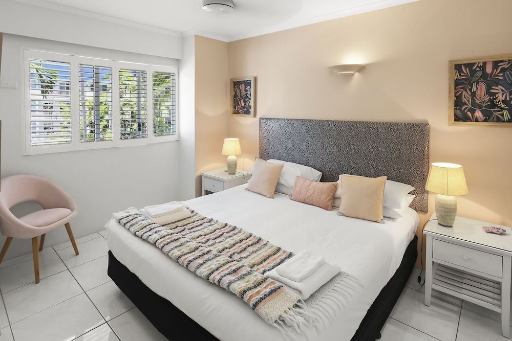 1 BEDROOM, APARTMENT, BEACH SIDE