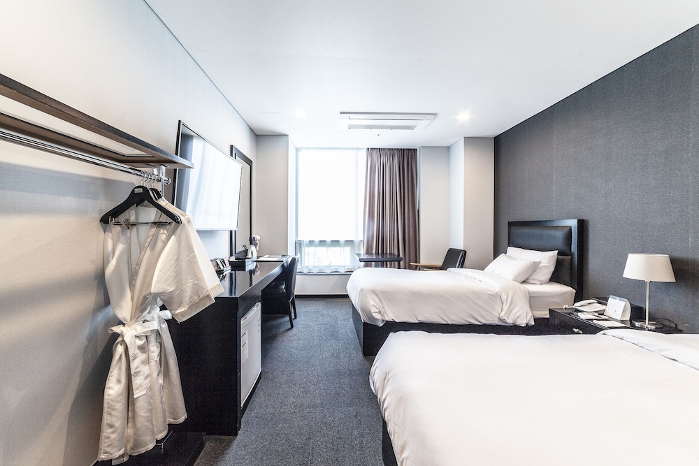 Gangneung Tourist Hotel 10/60