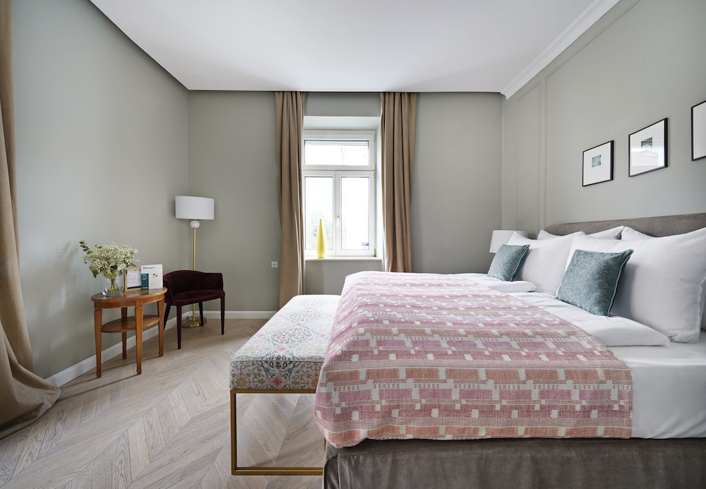 HOTEL MOZART 25/70