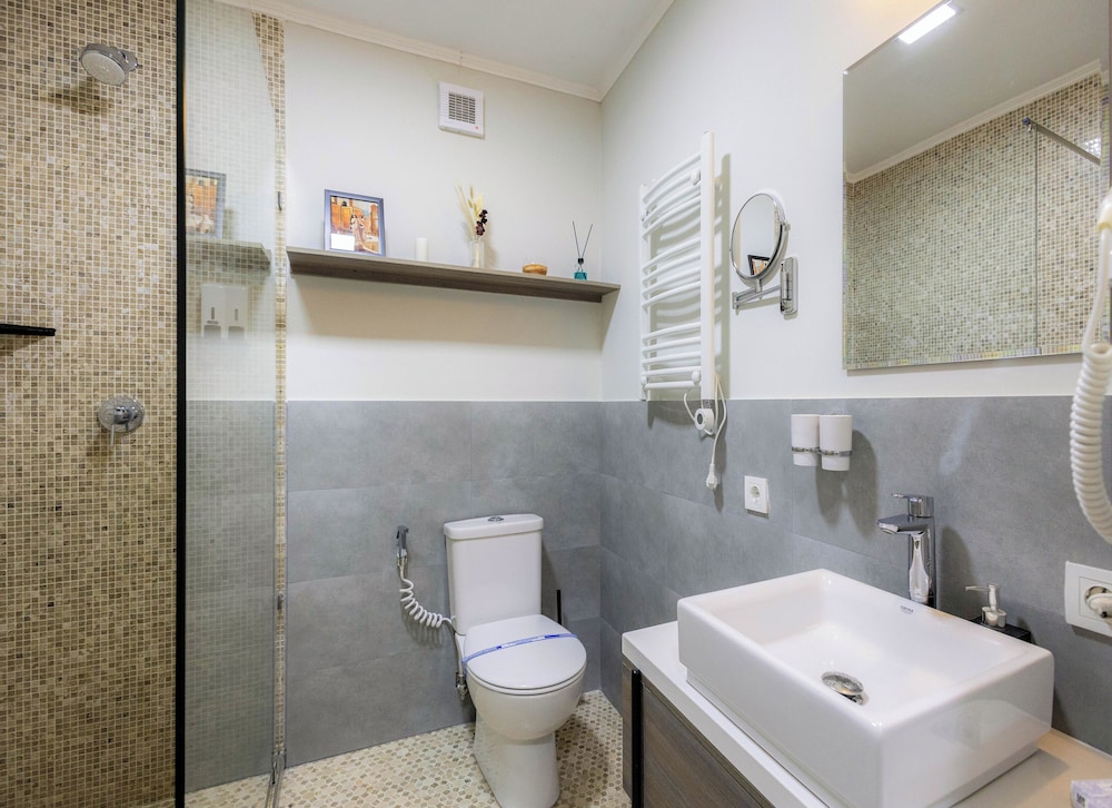 Khan Hotel 44/48