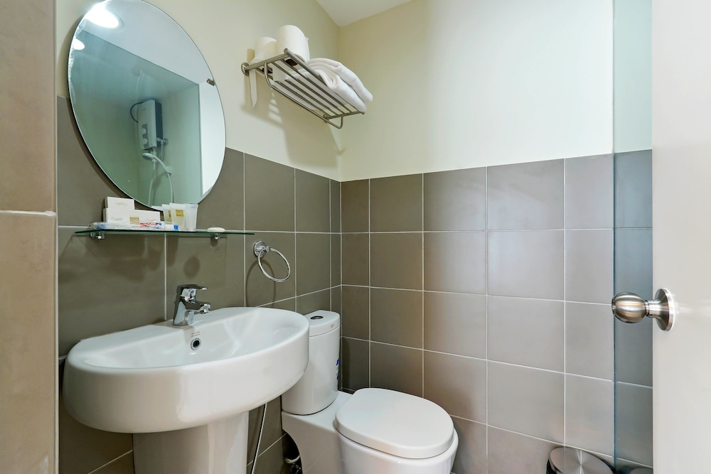 2 BEDROOMS, SUITE, KITCHENETTE